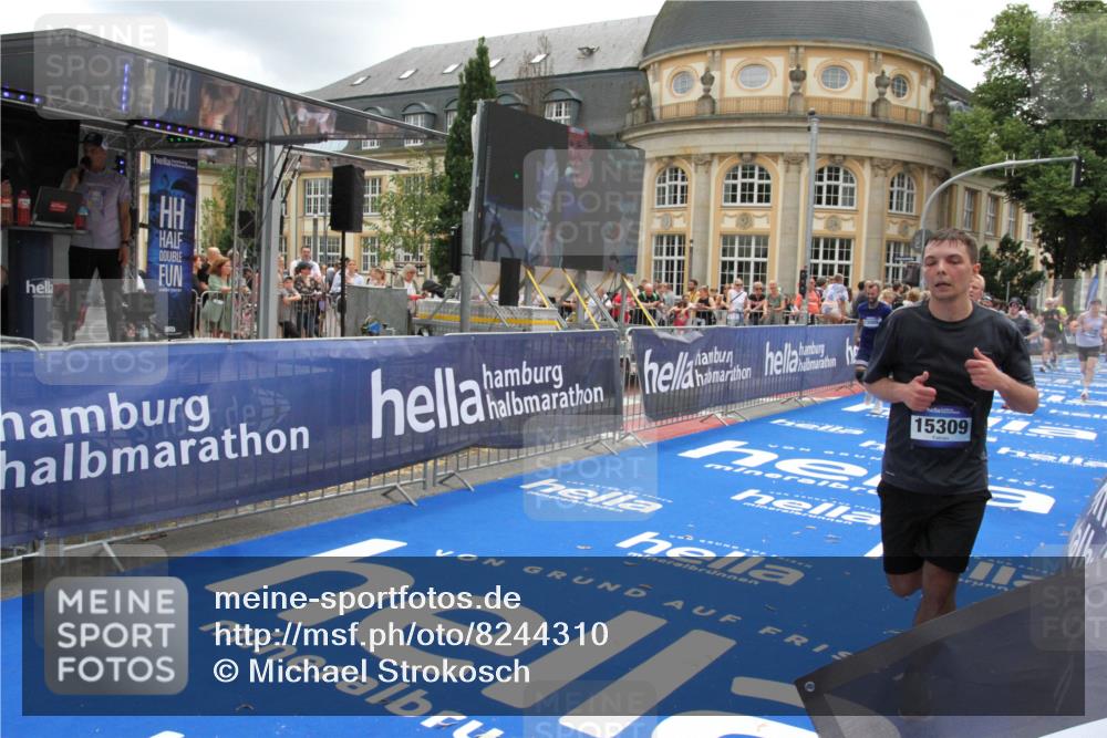 29.06.2025 - hella hamburg halbmarathon Michael Strokosch http://msf.ph/oto/8244310 29.06.2025 10:48:57 Ziel 2260, 3213, 3985, 7067, 8889, 9661, 12421, 12534, 13009, 13183, 13976, 15309, 16653, 18873 meine-sportfotos.de
