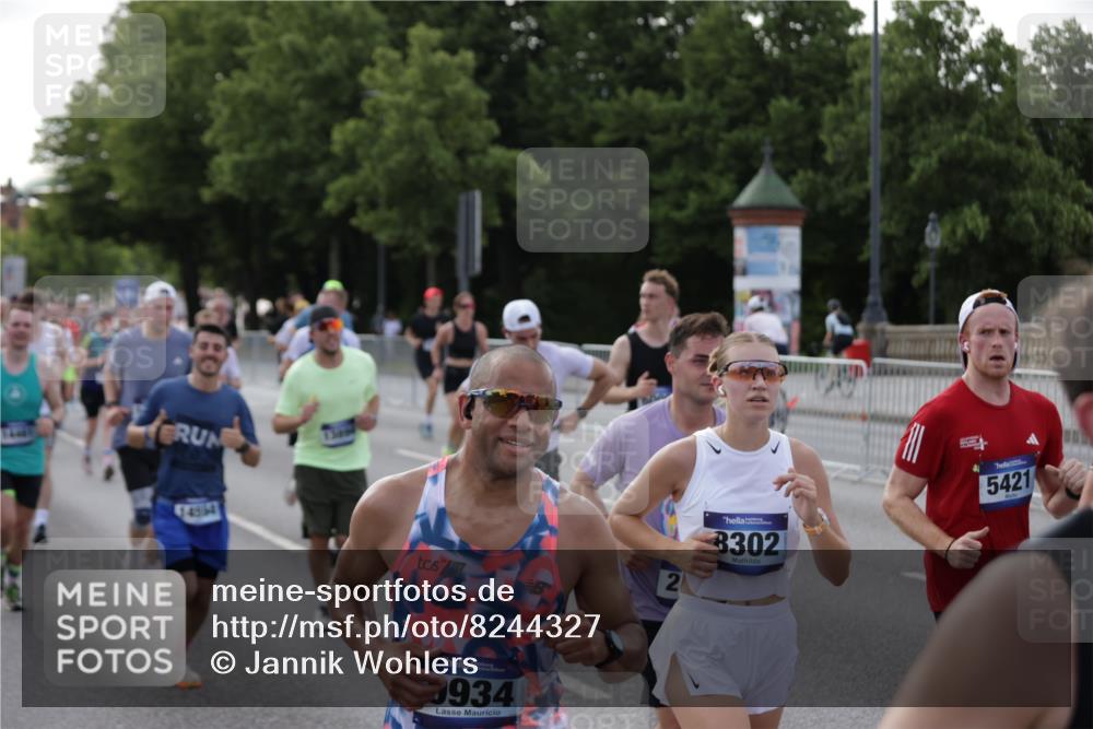 29.06.2025 - hella hamburg halbmarathon Jannik Wohlers http://msf.ph/oto/8244327 29.06.2025 09:55:13 Lombardsbrücke 1120, 1151, 1461, 1630, 1706, 1884, 1976, 2284, 2706, 2708, 2718, 3087, 3213, 3399, 3654, 3945, 3985, 4088, 4324, 4345, 4847, 4890, 4938, 5421, 5459, 5708, 5915, 6009, 6054, 6421, 6481, 6532, 6691, 7269, 7312, 7367, 8205, 8216, 8218, 8234, 8302, 8454, 8577, 8720, 8856, 8899, 8927, 8977, 9386, 9491, 9786, 9934, 10115, 10988, 11309, 11356, 11733, 11819, 11977, 12149, 12379, 12450, 12519, 12533, 12891, 13032, 13073, 13799, 13807, 13894, 13996 meine-sportfotos.de
