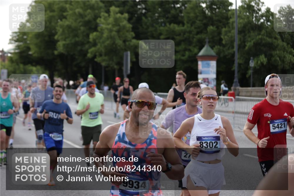 29.06.2025 - hella hamburg halbmarathon Jannik Wohlers http://msf.ph/oto/8244340 29.06.2025 09:55:13 Lombardsbrücke 1120, 1151, 1461, 1630, 1706, 1884, 1976, 2284, 2706, 2708, 2718, 3087, 3213, 3399, 3654, 3945, 3985, 4088, 4324, 4345, 4847, 4890, 4938, 5421, 5459, 5708, 5915, 6009, 6054, 6421, 6481, 6532, 6691, 7269, 7312, 7367, 8205, 8216, 8218, 8234, 8302, 8454, 8577, 8720, 8856, 8899, 8927, 8977, 9386, 9491, 9786, 9934, 10115, 10988, 11309, 11356, 11733, 11819, 11977, 12149, 12379, 12450, 12519, 12533, 12891, 13032, 13073, 13799, 13807, 13894, 13996 meine-sportfotos.de