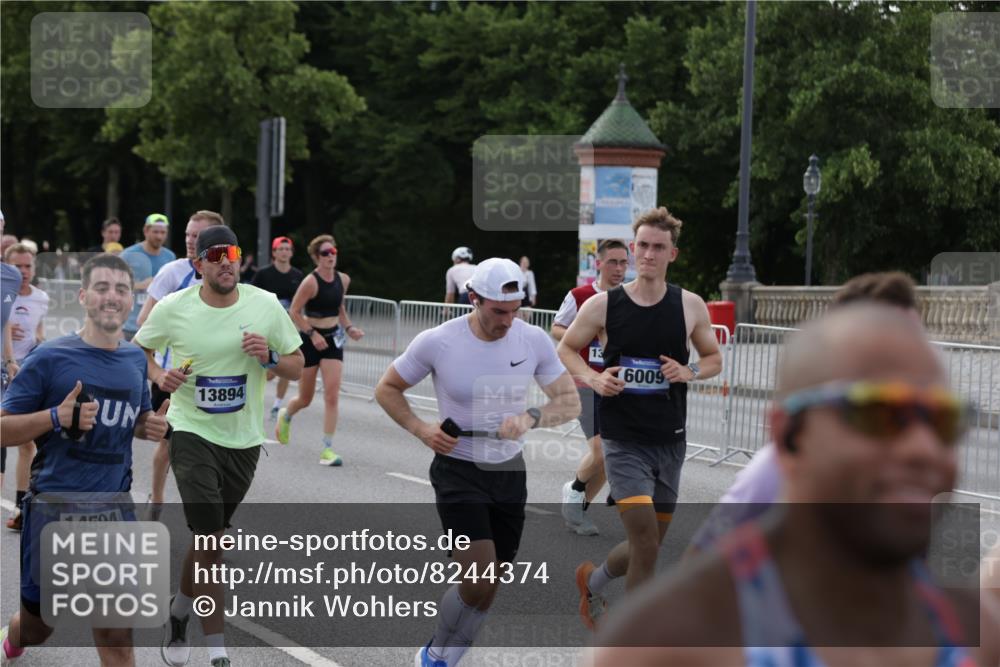 29.06.2025 - hella hamburg halbmarathon Jannik Wohlers http://msf.ph/oto/8244374 29.06.2025 09:55:14 Lombardsbrücke 1120, 1151, 1461, 1630, 1884, 1976, 2284, 2706, 2708, 2718, 2884, 3087, 3213, 3399, 3654, 3945, 3985, 4088, 4324, 4345, 4847, 4890, 4938, 5421, 5459, 5708, 5915, 6009, 6054, 6421, 6481, 6532, 6691, 6994, 7269, 7312, 7367, 8205, 8216, 8218, 8234, 8302, 8577, 8720, 8856, 8927, 8977, 9386, 9491, 9786, 9934, 10115, 10811, 10988, 11309, 11356, 11733, 11819, 11977, 12149, 12379, 12450, 12519, 12533, 12891, 13032, 13073, 13799, 13807, 13894, 13996 meine-sportfotos.de