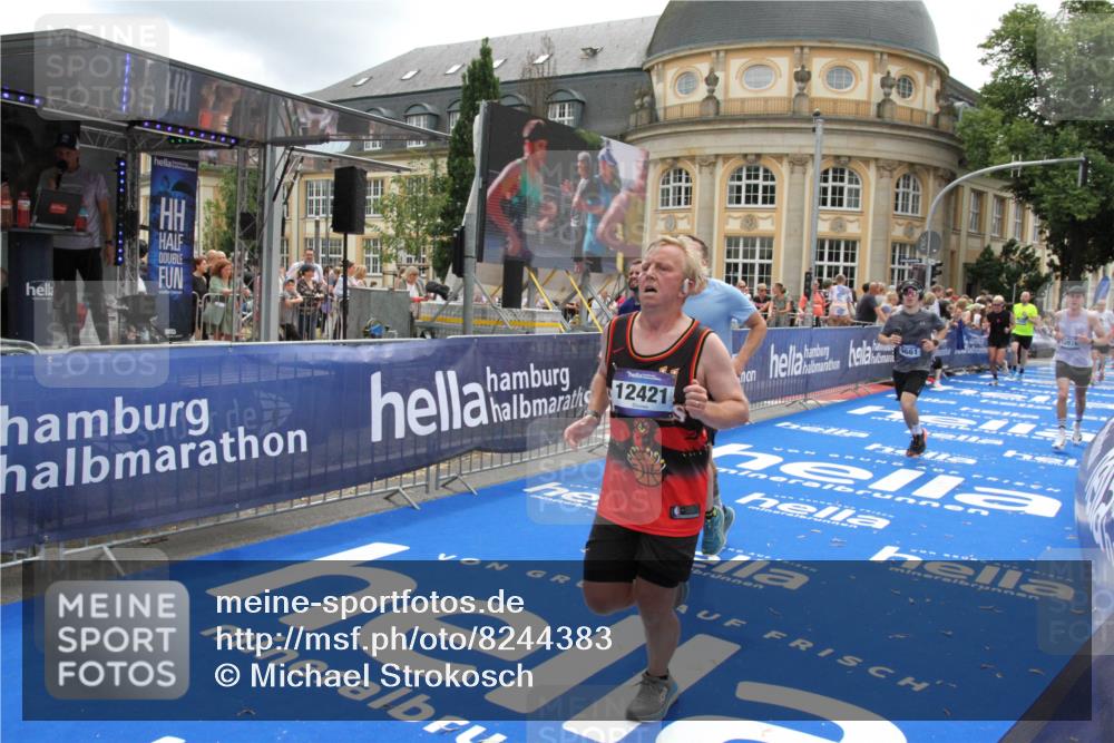 29.06.2025 - hella hamburg halbmarathon Michael Strokosch http://msf.ph/oto/8244383 29.06.2025 10:48:58 Ziel 1381, 1452, 2260, 3213, 3985, 7067, 8889, 9661, 12421, 12534, 13009, 13183, 13976, 15309, 18873 meine-sportfotos.de