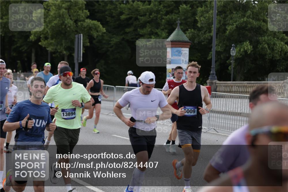 29.06.2025 - hella hamburg halbmarathon Jannik Wohlers http://msf.ph/oto/8244407 29.06.2025 09:55:14 Lombardsbrücke 1120, 1151, 1461, 1630, 1884, 1976, 2284, 2706, 2708, 2718, 2884, 3087, 3213, 3399, 3654, 3945, 3985, 4088, 4324, 4345, 4847, 4890, 4938, 5421, 5459, 5708, 5915, 6009, 6054, 6421, 6481, 6532, 6691, 6994, 7269, 7312, 7367, 8205, 8216, 8218, 8234, 8302, 8577, 8720, 8856, 8927, 8977, 9386, 9491, 9786, 9934, 10115, 10811, 10988, 11309, 11356, 11733, 11819, 11977, 12149, 12379, 12450, 12519, 12533, 12891, 13032, 13073, 13799, 13807, 13894, 13996 meine-sportfotos.de