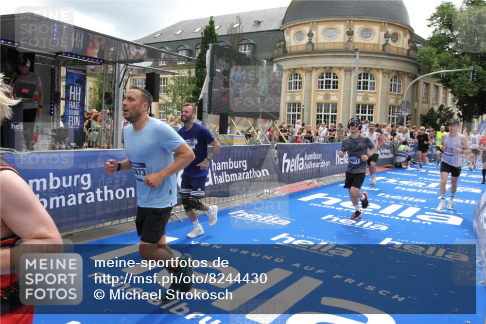 29.06.2025 - hella hamburg halbmarathon Michael Strokosch http://msf.ph/oto/8244430 29.06.2025 10:48:59 Ziel 1381, 1452, 2260, 3213, 3985, 7067, 8889, 9661, 9695, 12421, 12534, 13009, 13183, 13688, 13976, 18873 meine-sportfotos.de
