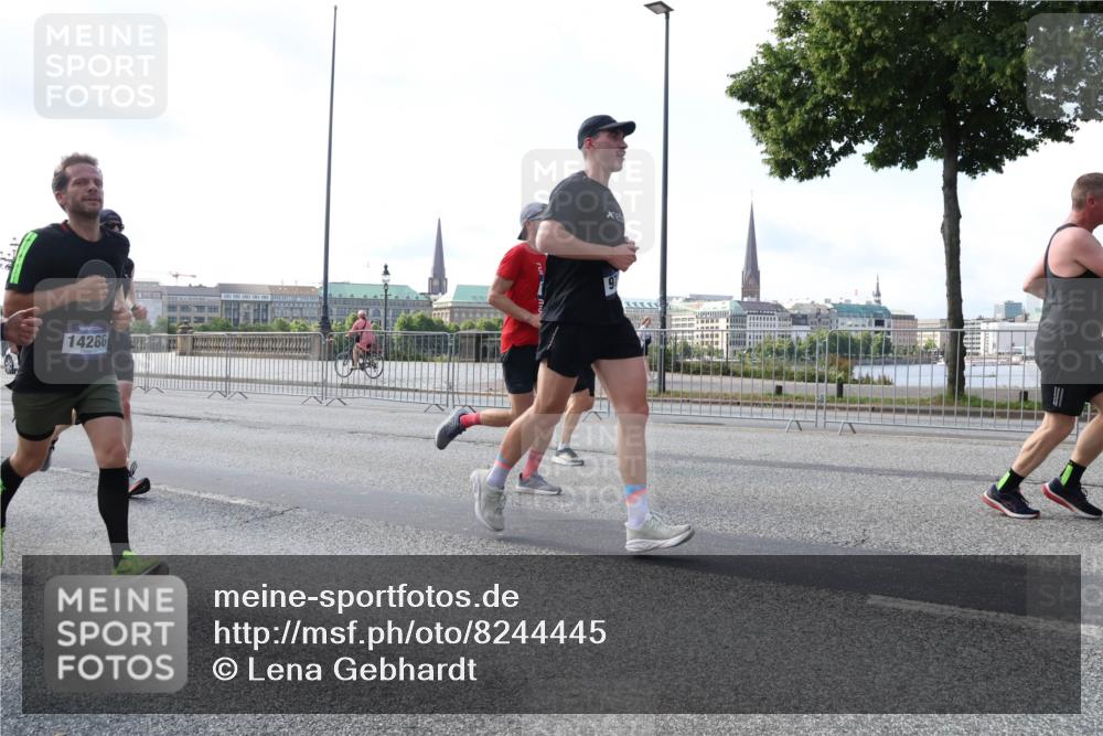 29.06.2025 - hella hamburg halbmarathon Lena Gebhardt http://msf.ph/oto/8244445 29.06.2025 09:56:30 Lombardsbrücke 1061, 1452, 1460, 1496, 1499, 1502, 1507, 1592, 1628, 1833, 1877, 2013, 2058, 2082, 2083, 2208, 2260, 2378, 2504, 2771, 2953, 2996, 3060, 3256, 3296, 3310, 3652, 4065, 4077, 4377, 4404, 4635, 4711, 4833, 5169, 5482, 5600, 5607, 5839, 5978, 6115, 6134, 6168, 6286, 6511, 6512, 6561, 6562, 7178, 7332, 7383, 7475, 7583, 7943, 8261, 8335, 8361, 8514, 8587, 8618, 8863, 8921, 8968, 8989, 8996, 9246, 9537, 9597, 9638, 10596 meine-sportfotos.de
