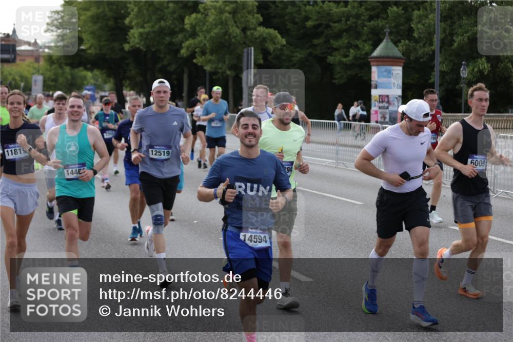 29.06.2025 - hella hamburg halbmarathon Jannik Wohlers http://msf.ph/oto/8244446 29.06.2025 09:55:14 Lombardsbrücke 1120, 1151, 1461, 1630, 1884, 1976, 2284, 2706, 2708, 2718, 2884, 3087, 3213, 3399, 3654, 3945, 3985, 4088, 4324, 4345, 4847, 4890, 4938, 5421, 5459, 5708, 5915, 6009, 6054, 6421, 6481, 6532, 6691, 6994, 7269, 7312, 7367, 8205, 8216, 8218, 8234, 8302, 8577, 8720, 8856, 8927, 8977, 9386, 9491, 9786, 9934, 10115, 10811, 10988, 11309, 11356, 11733, 11819, 11977, 12149, 12379, 12450, 12519, 12533, 12891, 13032, 13073, 13799, 13807, 13894, 13996 meine-sportfotos.de