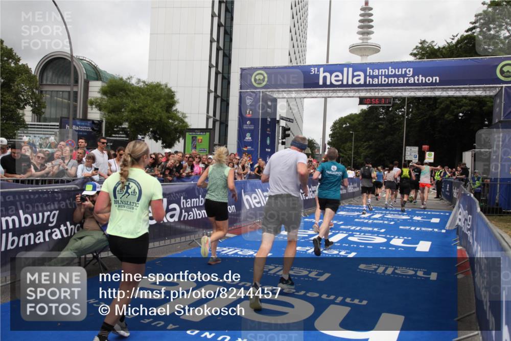 29.06.2025 - hella hamburg halbmarathon Michael Strokosch http://msf.ph/oto/8244457 29.06.2025 10:56:29 Ziel 3048, 4029, 5672, 6399, 7742, 8863, 9622, 10665, 11231, 11309, 15300, 15818, 16257, 16375, 17734, 18117, 18495, 18652 meine-sportfotos.de