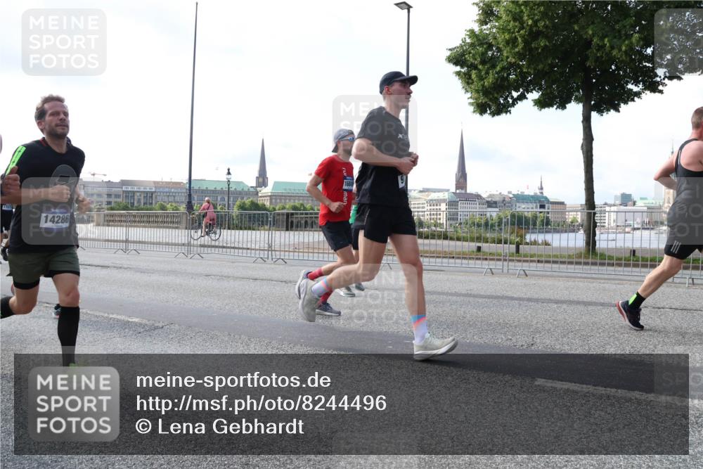 29.06.2025 - hella hamburg halbmarathon Lena Gebhardt http://msf.ph/oto/8244496 29.06.2025 09:56:30 Lombardsbrücke 1061, 1452, 1460, 1496, 1499, 1502, 1507, 1592, 1628, 1833, 1877, 2013, 2058, 2082, 2083, 2208, 2260, 2378, 2504, 2771, 2953, 2996, 3060, 3256, 3296, 3310, 3652, 4065, 4077, 4377, 4404, 4635, 4711, 4833, 5169, 5482, 5600, 5607, 5839, 5978, 6115, 6134, 6168, 6286, 6511, 6512, 6561, 6562, 7178, 7332, 7383, 7475, 7583, 7943, 8261, 8335, 8361, 8514, 8587, 8618, 8863, 8921, 8968, 8989, 8996, 9246, 9537, 9597, 9638, 10596 meine-sportfotos.de