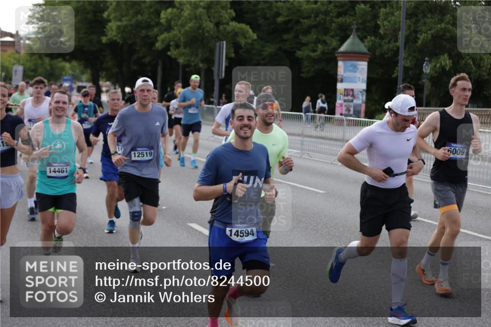 29.06.2025 - hella hamburg halbmarathon Jannik Wohlers http://msf.ph/oto/8244500 29.06.2025 09:55:14 Lombardsbrücke 1120, 1151, 1461, 1630, 1884, 1976, 2284, 2706, 2708, 2718, 2884, 3087, 3213, 3399, 3654, 3945, 3985, 4088, 4324, 4345, 4847, 4890, 4938, 5421, 5459, 5708, 5915, 6009, 6054, 6421, 6481, 6532, 6691, 6994, 7269, 7312, 7367, 8205, 8216, 8218, 8234, 8302, 8577, 8720, 8856, 8927, 8977, 9386, 9491, 9786, 9934, 10115, 10811, 10988, 11309, 11356, 11733, 11819, 11977, 12149, 12379, 12450, 12519, 12533, 12891, 13032, 13073, 13799, 13807, 13894, 13996 meine-sportfotos.de
