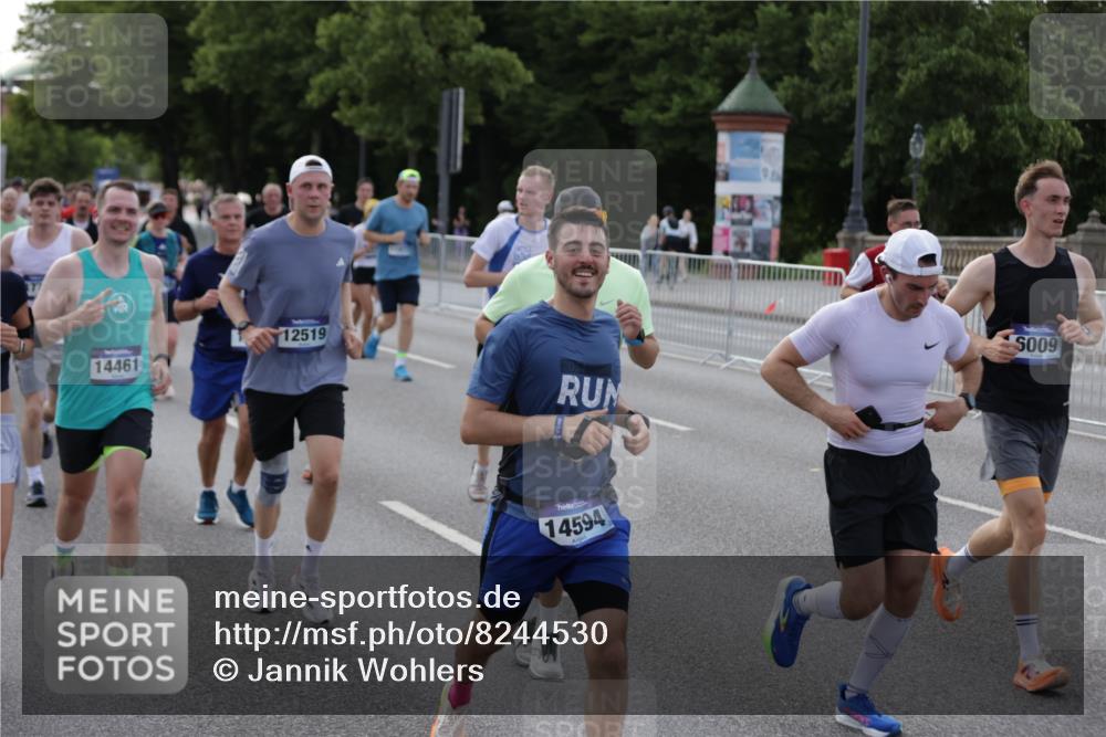 29.06.2025 - hella hamburg halbmarathon Jannik Wohlers http://msf.ph/oto/8244530 29.06.2025 09:55:15 Lombardsbrücke 1120, 1151, 1461, 1630, 1884, 1976, 2284, 2706, 2708, 2718, 2884, 3087, 3213, 3399, 3654, 3692, 3945, 3985, 4088, 4324, 4345, 4601, 4847, 4890, 4938, 5421, 5459, 5915, 6009, 6054, 6421, 6481, 6532, 6691, 6994, 7269, 7367, 8205, 8216, 8234, 8302, 8577, 8856, 8927, 8977, 9386, 9491, 9786, 9934, 10115, 10811, 10988, 11309, 11356, 11733, 11819, 11977, 12149, 12379, 12450, 12519, 13032, 13073, 13799, 13807, 13894, 13996 meine-sportfotos.de