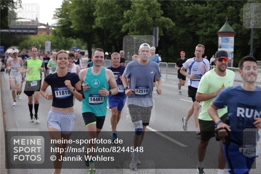 29.06.2025 - hella hamburg halbmarathon Jannik Wohlers http://msf.ph/oto/8244548 29.06.2025 09:55:15 Lombardsbrücke 1120, 1151, 1461, 1630, 1884, 1976, 2284, 2706, 2708, 2718, 2884, 3087, 3213, 3399, 3654, 3692, 3945, 3985, 4088, 4324, 4345, 4601, 4847, 4890, 4938, 5421, 5459, 5915, 6009, 6054, 6421, 6481, 6532, 6691, 6994, 7269, 7367, 8205, 8216, 8234, 8302, 8577, 8856, 8927, 8977, 9386, 9491, 9786, 9934, 10115, 10811, 10988, 11309, 11356, 11733, 11819, 11977, 12149, 12379, 12450, 12519, 13032, 13073, 13799, 13807, 13894, 13996 meine-sportfotos.de