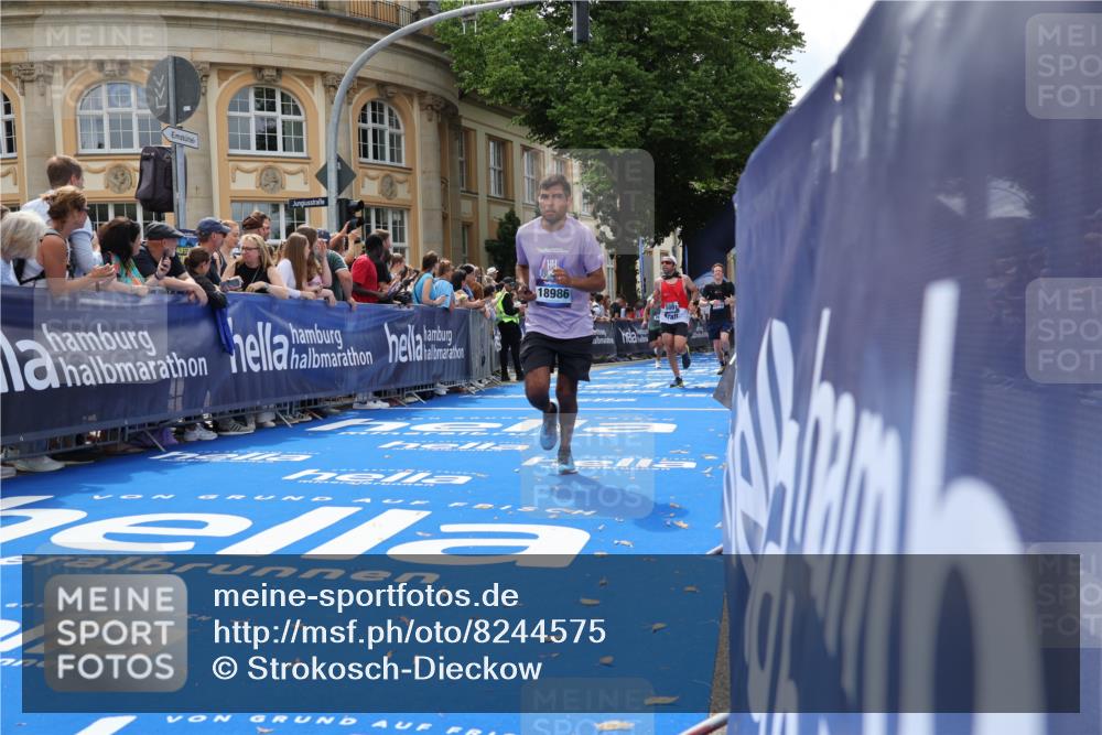 29.06.2025 - hella hamburg halbmarathon Strokosch-Dieckow http://msf.ph/oto/8244575 29.06.2025 10:38:12 Ziel 1688, 2849, 5091, 6095, 7743, 8002, 14688, 15382, 17623, 18584, 18986 meine-sportfotos.de