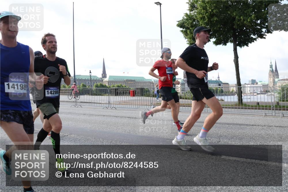29.06.2025 - hella hamburg halbmarathon Lena Gebhardt http://msf.ph/oto/8244585 29.06.2025 09:56:30 Lombardsbrücke 1061, 1452, 1460, 1496, 1499, 1502, 1507, 1592, 1628, 1833, 1877, 2013, 2058, 2082, 2083, 2208, 2260, 2378, 2504, 2771, 2953, 2996, 3060, 3256, 3296, 3310, 3652, 4065, 4077, 4377, 4404, 4635, 4711, 4833, 5169, 5482, 5600, 5607, 5839, 5978, 6115, 6134, 6168, 6286, 6511, 6512, 6561, 6562, 7178, 7332, 7383, 7475, 7583, 7943, 8261, 8335, 8361, 8514, 8587, 8618, 8863, 8921, 8968, 8989, 8996, 9246, 9537, 9597, 9638, 10596 meine-sportfotos.de