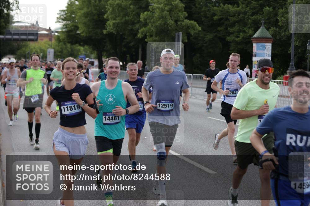 29.06.2025 - hella hamburg halbmarathon Jannik Wohlers http://msf.ph/oto/8244588 29.06.2025 09:55:15 Lombardsbrücke 1120, 1151, 1461, 1630, 1884, 1976, 2284, 2706, 2708, 2718, 2884, 3087, 3213, 3399, 3654, 3692, 3945, 3985, 4088, 4324, 4345, 4601, 4847, 4890, 4938, 5421, 5459, 5915, 6009, 6054, 6421, 6481, 6532, 6691, 6994, 7269, 7367, 8205, 8216, 8234, 8302, 8577, 8856, 8927, 8977, 9386, 9491, 9786, 9934, 10115, 10811, 10988, 11309, 11356, 11733, 11819, 11977, 12149, 12379, 12450, 12519, 13032, 13073, 13799, 13807, 13894, 13996 meine-sportfotos.de
