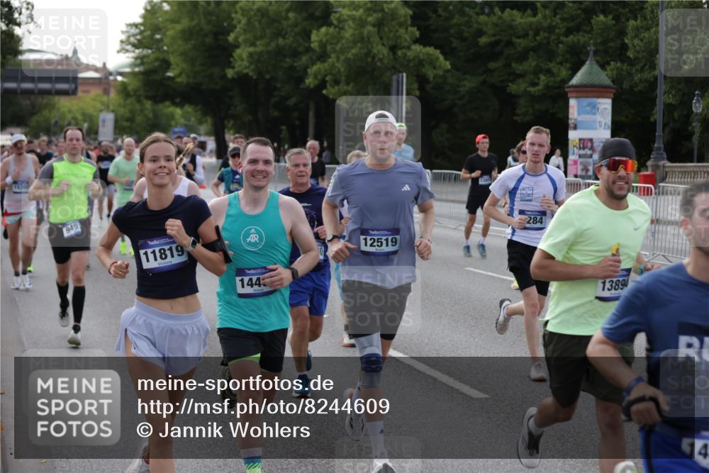 29.06.2025 - hella hamburg halbmarathon Jannik Wohlers http://msf.ph/oto/8244609 29.06.2025 09:55:15 Lombardsbrücke 1120, 1151, 1461, 1630, 1884, 1976, 2284, 2706, 2708, 2718, 2884, 3087, 3213, 3399, 3654, 3692, 3945, 3985, 4088, 4324, 4345, 4601, 4847, 4890, 4938, 5421, 5459, 5915, 6009, 6054, 6421, 6481, 6532, 6691, 6994, 7269, 7367, 8205, 8216, 8234, 8302, 8577, 8856, 8927, 8977, 9386, 9491, 9786, 9934, 10115, 10811, 10988, 11309, 11356, 11733, 11819, 11977, 12149, 12379, 12450, 12519, 13032, 13073, 13799, 13807, 13894, 13996 meine-sportfotos.de