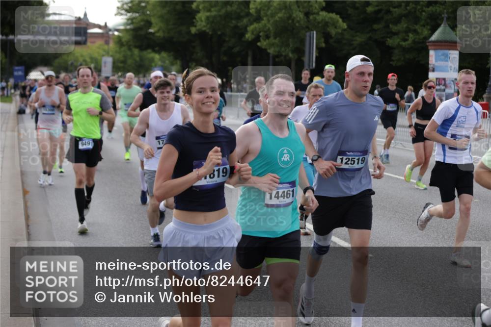 29.06.2025 - hella hamburg halbmarathon Jannik Wohlers http://msf.ph/oto/8244647 29.06.2025 09:55:15 Lombardsbrücke 1120, 1151, 1461, 1630, 1884, 1976, 2284, 2706, 2708, 2718, 2884, 3087, 3213, 3399, 3654, 3692, 3945, 3985, 4088, 4324, 4345, 4601, 4847, 4890, 4938, 5421, 5459, 5915, 6009, 6054, 6421, 6481, 6532, 6691, 6994, 7269, 7367, 8205, 8216, 8234, 8302, 8577, 8856, 8927, 8977, 9386, 9491, 9786, 9934, 10115, 10811, 10988, 11309, 11356, 11733, 11819, 11977, 12149, 12379, 12450, 12519, 13032, 13073, 13799, 13807, 13894, 13996 meine-sportfotos.de