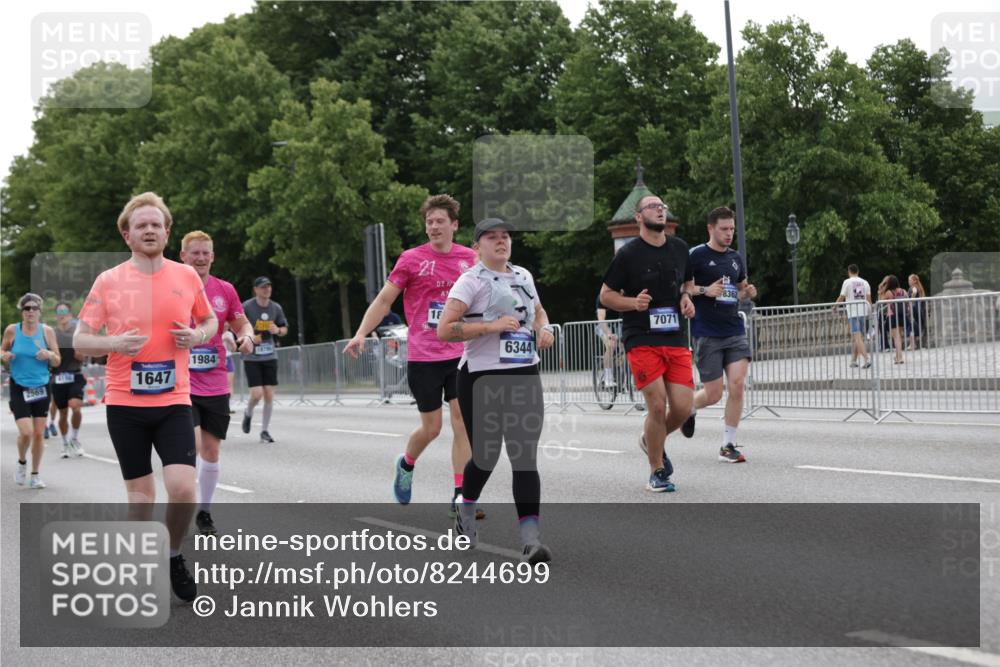 29.06.2025 - hella hamburg halbmarathon Jannik Wohlers http://msf.ph/oto/8244699 29.06.2025 10:30:14 Lombardsbrücke 1059, 1647, 2569, 2754, 2755, 3281, 4198, 4575, 4819, 6344, 6556, 7071, 7120, 9830, 11984, 12460, 12461, 12687, 12688, 14216, 14421, 15299, 15757, 15789, 16504, 16791, 16864, 18362, 18795, 18860 meine-sportfotos.de