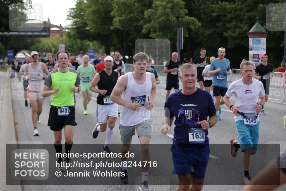29.06.2025 - hella hamburg halbmarathon Jannik Wohlers http://msf.ph/oto/8244716 29.06.2025 09:55:16 Lombardsbrücke 1120, 1143, 1151, 1461, 1630, 1884, 1976, 2284, 2706, 2708, 2718, 2884, 3087, 3213, 3399, 3654, 3692, 3945, 3985, 4088, 4324, 4345, 4601, 4847, 4890, 4938, 5421, 5459, 5915, 6009, 6054, 6421, 6481, 6532, 6691, 6994, 7269, 7367, 8216, 8234, 8302, 8390, 8577, 8856, 8927, 8977, 9386, 9491, 9786, 9934, 10115, 10811, 10988, 11309, 11356, 11733, 11819, 11977, 12149, 12379, 12450, 12519, 13032, 13073, 13799, 13807, 13894, 13996 meine-sportfotos.de