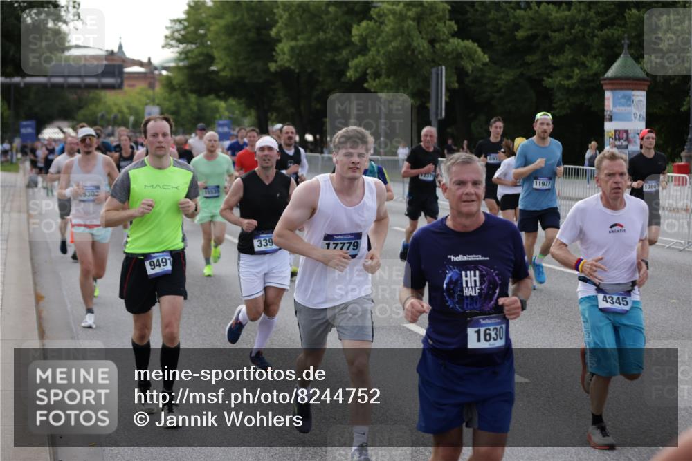 29.06.2025 - hella hamburg halbmarathon Jannik Wohlers http://msf.ph/oto/8244752 29.06.2025 09:55:16 Lombardsbrücke 1120, 1143, 1151, 1461, 1630, 1884, 1976, 2284, 2706, 2708, 2718, 2884, 3087, 3213, 3399, 3654, 3692, 3945, 3985, 4088, 4324, 4345, 4601, 4847, 4890, 4938, 5421, 5459, 5915, 6009, 6054, 6421, 6481, 6532, 6691, 6994, 7269, 7367, 8216, 8234, 8302, 8390, 8577, 8856, 8927, 8977, 9386, 9491, 9786, 9934, 10115, 10811, 10988, 11309, 11356, 11733, 11819, 11977, 12149, 12379, 12450, 12519, 13032, 13073, 13799, 13807, 13894, 13996 meine-sportfotos.de