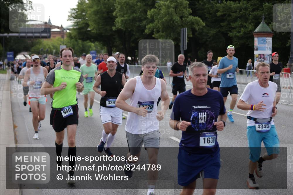 29.06.2025 - hella hamburg halbmarathon Jannik Wohlers http://msf.ph/oto/8244789 29.06.2025 09:55:16 Lombardsbrücke 1120, 1143, 1151, 1461, 1630, 1884, 1976, 2284, 2706, 2708, 2718, 2884, 3087, 3213, 3399, 3654, 3692, 3945, 3985, 4088, 4324, 4345, 4601, 4847, 4890, 4938, 5421, 5459, 5915, 6009, 6054, 6421, 6481, 6532, 6691, 6994, 7269, 7367, 8216, 8234, 8302, 8390, 8577, 8856, 8927, 8977, 9386, 9491, 9786, 9934, 10115, 10811, 10988, 11309, 11356, 11733, 11819, 11977, 12149, 12379, 12450, 12519, 13032, 13073, 13799, 13807, 13894, 13996 meine-sportfotos.de