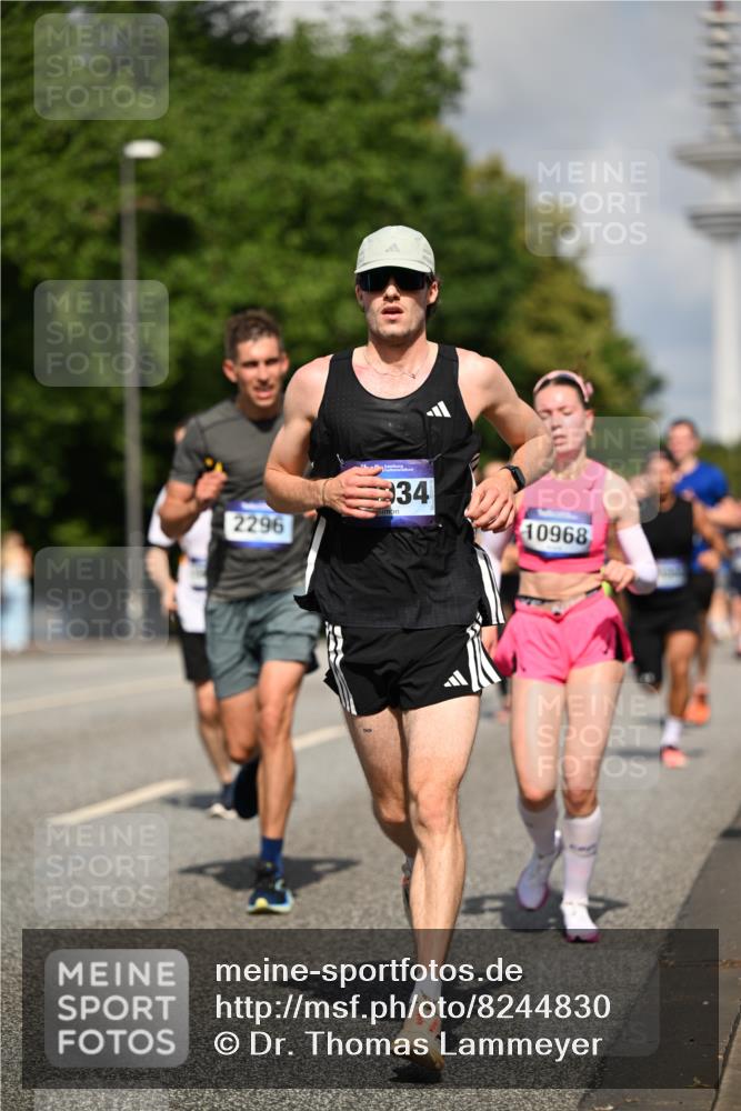 29.06.2025 - hella hamburg halbmarathon Dr. Thomas Lammeyer http://msf.ph/oto/8244830 29.06.2025 09:51:20 Kennedybrücke 1164, 1385, 1562, 1644, 1743, 2196, 2296, 4602, 5091, 5092, 5923, 6684, 6990, 8362, 8901, 9178, 9944, 10384, 10900, 10968, 11202, 11227 meine-sportfotos.de