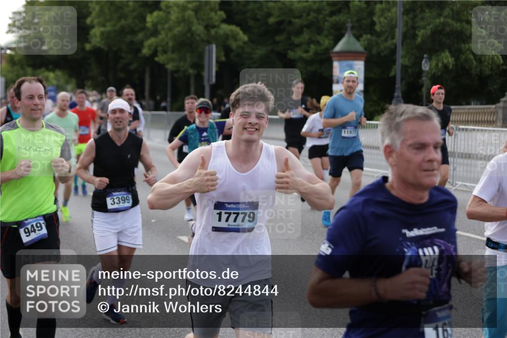 29.06.2025 - hella hamburg halbmarathon Jannik Wohlers http://msf.ph/oto/8244844 29.06.2025 09:55:17 Lombardsbrücke 1120, 1143, 1151, 1461, 1630, 1976, 2284, 2706, 2708, 2718, 2884, 3087, 3213, 3399, 3654, 3692, 3945, 3985, 4033, 4088, 4127, 4324, 4345, 4601, 4847, 4890, 4938, 5421, 5459, 5915, 6009, 6054, 6421, 6481, 6532, 6691, 6994, 7269, 7367, 8216, 8234, 8302, 8390, 8577, 8856, 8927, 8977, 9386, 9491, 9786, 9934, 10115, 10811, 10988, 11309, 11356, 11733, 11819, 11977, 12149, 12277, 12379, 12450, 12519, 13032, 13073, 13799, 13807, 13894, 13996 meine-sportfotos.de