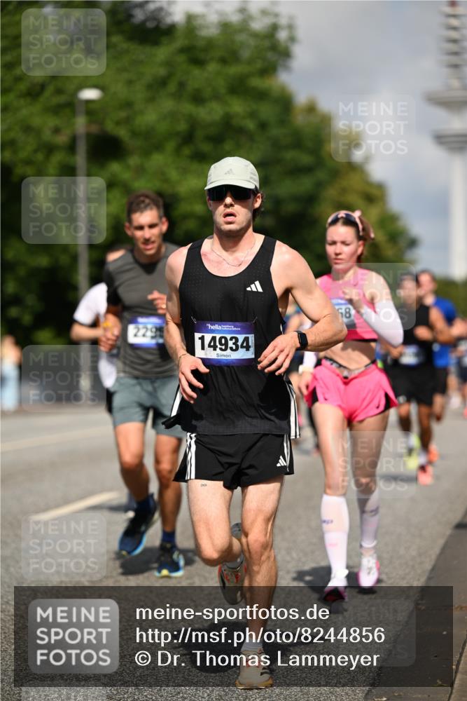 29.06.2025 - hella hamburg halbmarathon Dr. Thomas Lammeyer http://msf.ph/oto/8244856 29.06.2025 09:51:20 Kennedybrücke 1164, 1385, 1562, 1644, 1743, 2196, 2296, 4602, 5091, 5092, 5923, 6684, 6990, 8362, 8901, 9178, 9944, 10384, 10900, 10968, 11202, 11227 meine-sportfotos.de