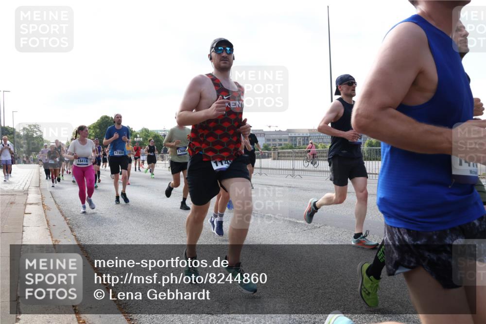29.06.2025 - hella hamburg halbmarathon Lena Gebhardt http://msf.ph/oto/8244860 29.06.2025 09:56:30 Lombardsbrücke 1061, 1452, 1460, 1496, 1499, 1502, 1507, 1592, 1628, 1833, 1877, 2013, 2058, 2082, 2083, 2208, 2260, 2378, 2504, 2771, 2953, 2996, 3060, 3256, 3296, 3310, 3652, 4065, 4077, 4377, 4404, 4635, 4711, 4833, 5169, 5482, 5600, 5607, 5839, 5978, 6115, 6134, 6168, 6286, 6511, 6512, 6561, 6562, 7178, 7332, 7383, 7475, 7583, 7943, 8261, 8335, 8361, 8514, 8587, 8618, 8863, 8921, 8968, 8989, 8996, 9246, 9537, 9597, 9638, 10596 meine-sportfotos.de