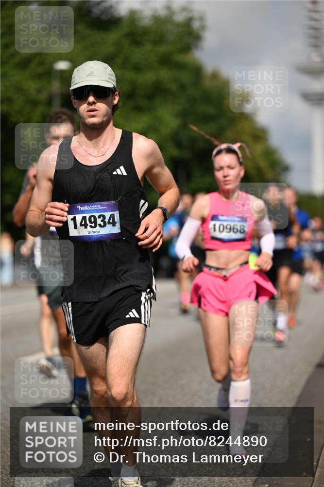 29.06.2025 - hella hamburg halbmarathon Dr. Thomas Lammeyer http://msf.ph/oto/8244890 29.06.2025 09:51:21 Kennedybrücke 1164, 1385, 1562, 1644, 1743, 2196, 2296, 4602, 5091, 5092, 5315, 5923, 6684, 6990, 8362, 8901, 9178, 9944, 10384, 10900, 10968, 11202, 11227 meine-sportfotos.de
