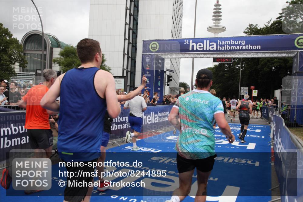 29.06.2025 - hella hamburg halbmarathon Michael Strokosch http://msf.ph/oto/8244895 29.06.2025 10:56:40 Ziel 1583, 2083, 3413, 4152, 5721, 5744, 6416, 6759, 7037, 8311, 8542, 8652, 8744, 9562, 10093, 11083, 12509, 13863, 15145, 17259, 18340, 18746, 18835, 18899, 19120 meine-sportfotos.de