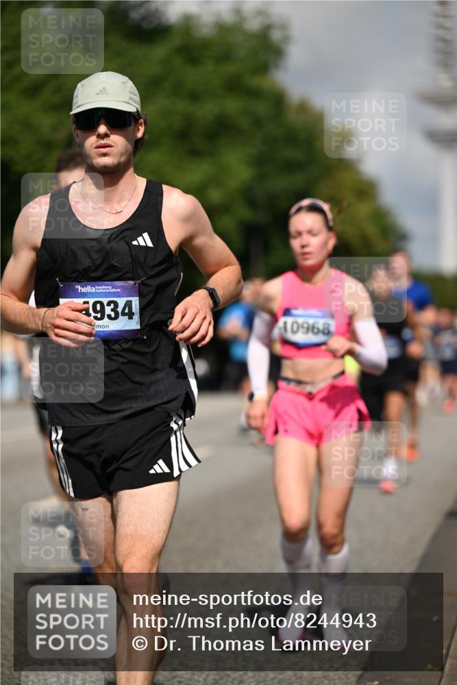 29.06.2025 - hella hamburg halbmarathon Dr. Thomas Lammeyer http://msf.ph/oto/8244943 29.06.2025 09:51:21 Kennedybrücke 1164, 1385, 1562, 1644, 1743, 2196, 2296, 4602, 5091, 5092, 5315, 5923, 6684, 6990, 8362, 8901, 9178, 9944, 10384, 10900, 10968, 11202, 11227 meine-sportfotos.de