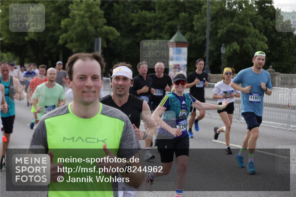 29.06.2025 - hella hamburg halbmarathon Jannik Wohlers http://msf.ph/oto/8244962 29.06.2025 09:55:18 Lombardsbrücke 1120, 1143, 1151, 1267, 1461, 1630, 1976, 2284, 2706, 2708, 2718, 2884, 3087, 3213, 3399, 3654, 3692, 3945, 3985, 4033, 4088, 4127, 4324, 4345, 4601, 4847, 4890, 4938, 5421, 5459, 5915, 6009, 6054, 6421, 6481, 6532, 6691, 6994, 7269, 7367, 8216, 8234, 8302, 8390, 8577, 8856, 8927, 8977, 9386, 9491, 9786, 9934, 10115, 10811, 10988, 11309, 11356, 11733, 11819, 11977, 12149, 12277, 12379, 12450, 12519, 13032, 13073, 13799, 13807, 13894, 13996, 14239 meine-sportfotos.de