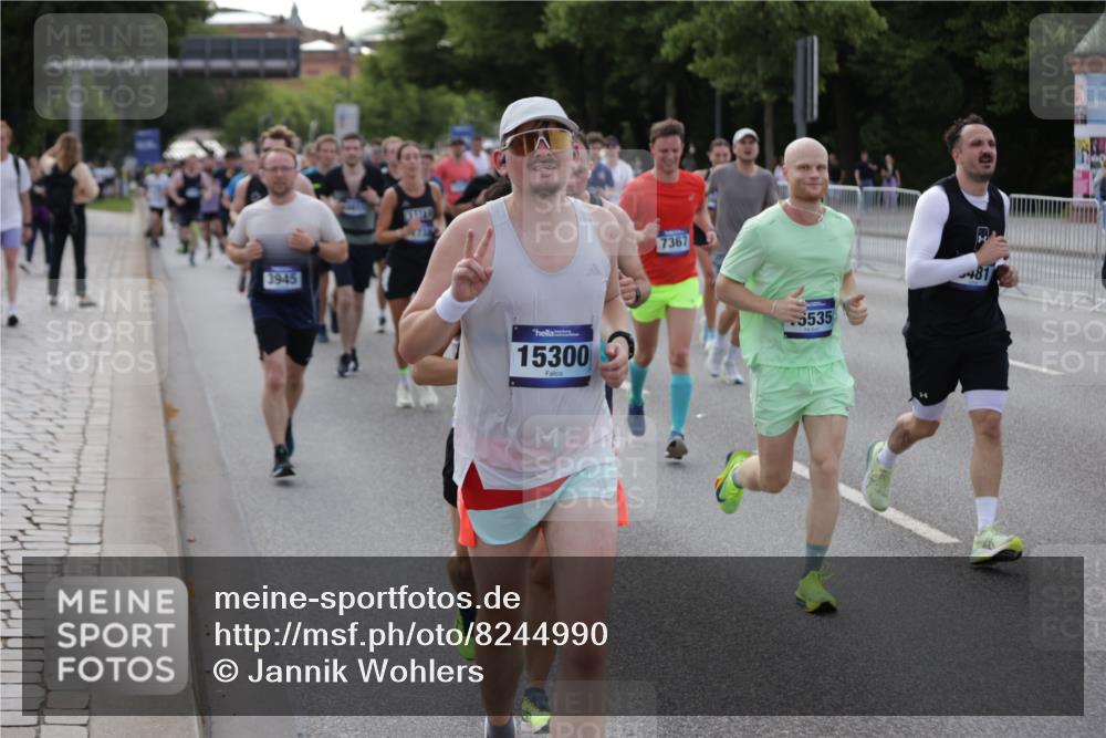 29.06.2025 - hella hamburg halbmarathon Jannik Wohlers http://msf.ph/oto/8244990 29.06.2025 09:55:19 Lombardsbrücke 1120, 1143, 1151, 1267, 1461, 1630, 2284, 2706, 2708, 2718, 2884, 3087, 3213, 3399, 3654, 3692, 3945, 3985, 4033, 4088, 4127, 4324, 4345, 4601, 4847, 4890, 4938, 5421, 5459, 5915, 6009, 6054, 6421, 6481, 6532, 6691, 6994, 7056, 7269, 7367, 8216, 8234, 8302, 8390, 8577, 8856, 8927, 8977, 9386, 9491, 9786, 9934, 10115, 10811, 10988, 11309, 11356, 11733, 11819, 11977, 12149, 12277, 12379, 12450, 12519, 13032, 13073, 13799, 13807, 13894, 13996, 14239 meine-sportfotos.de