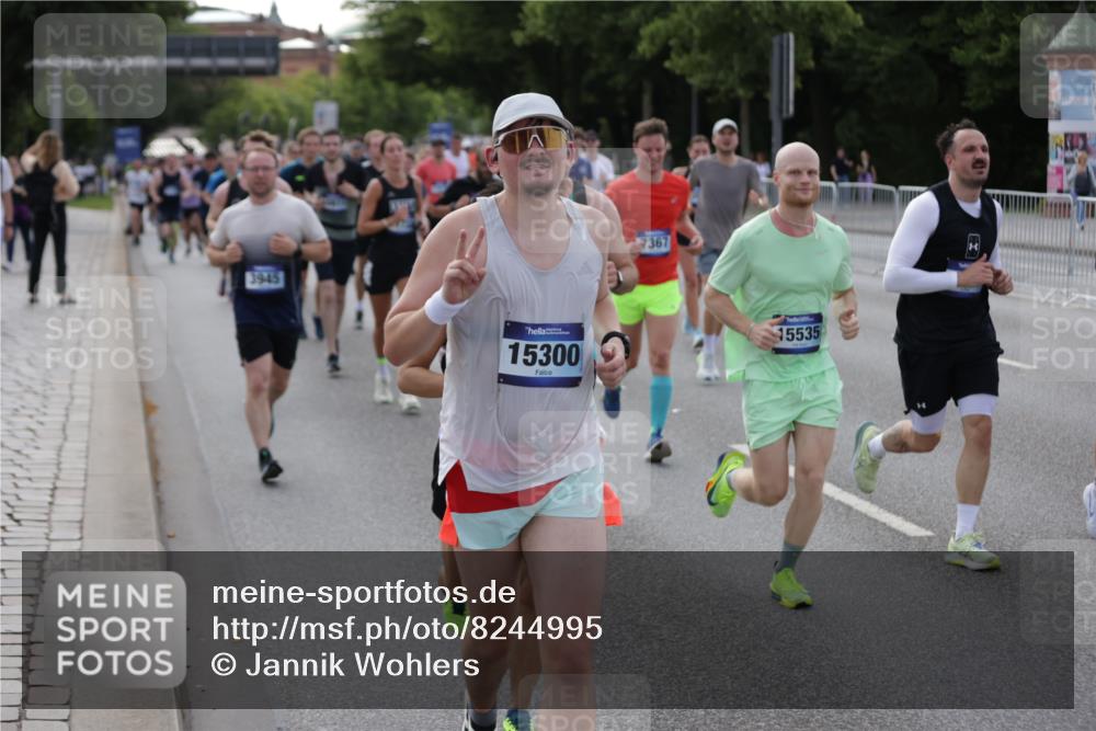 29.06.2025 - hella hamburg halbmarathon Jannik Wohlers http://msf.ph/oto/8244995 29.06.2025 09:55:19 Lombardsbrücke 1120, 1143, 1151, 1267, 1461, 1630, 2284, 2706, 2708, 2718, 2884, 3087, 3213, 3399, 3654, 3692, 3945, 3985, 4033, 4088, 4127, 4324, 4345, 4601, 4847, 4890, 4938, 5421, 5459, 5915, 6009, 6054, 6421, 6481, 6532, 6691, 6994, 7056, 7269, 7367, 8216, 8234, 8302, 8390, 8577, 8856, 8927, 8977, 9386, 9491, 9786, 9934, 10115, 10811, 10988, 11309, 11356, 11733, 11819, 11977, 12149, 12277, 12379, 12450, 12519, 13032, 13073, 13799, 13807, 13894, 13996, 14239 meine-sportfotos.de
