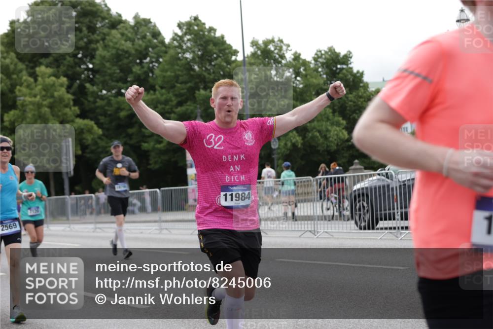 29.06.2025 - hella hamburg halbmarathon Jannik Wohlers http://msf.ph/oto/8245006 29.06.2025 10:30:17 Lombardsbrücke 1059, 1472, 1647, 2505, 2569, 2754, 2755, 3281, 4198, 4575, 4819, 6344, 6556, 7071, 7120, 9830, 11984, 12460, 12461, 14216, 14421, 15299, 15757, 15789, 16504, 16791, 18362, 18795, 18860 meine-sportfotos.de