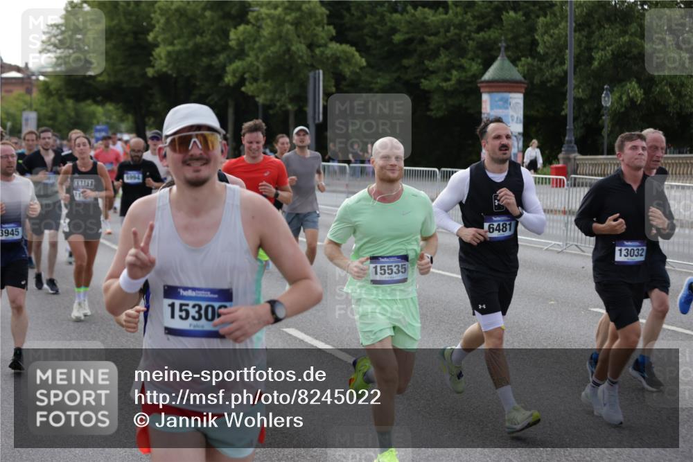 29.06.2025 - hella hamburg halbmarathon Jannik Wohlers http://msf.ph/oto/8245022 29.06.2025 09:55:19 Lombardsbrücke 1120, 1143, 1151, 1267, 1461, 1630, 2284, 2706, 2708, 2718, 2884, 3087, 3213, 3399, 3654, 3692, 3945, 3985, 4033, 4088, 4127, 4324, 4345, 4601, 4847, 4890, 4938, 5421, 5459, 5915, 6009, 6054, 6421, 6481, 6532, 6691, 6994, 7056, 7269, 7367, 8216, 8234, 8302, 8390, 8577, 8856, 8927, 8977, 9386, 9491, 9786, 9934, 10115, 10811, 10988, 11309, 11356, 11733, 11819, 11977, 12149, 12277, 12379, 12450, 12519, 13032, 13073, 13799, 13807, 13894, 13996, 14239 meine-sportfotos.de