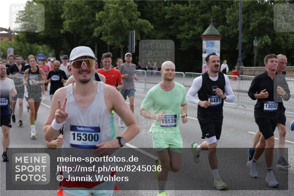 29.06.2025 - hella hamburg halbmarathon Jannik Wohlers http://msf.ph/oto/8245036 29.06.2025 09:55:19 Lombardsbrücke 1120, 1143, 1151, 1267, 1461, 1630, 2284, 2706, 2708, 2718, 2884, 3087, 3213, 3399, 3654, 3692, 3945, 3985, 4033, 4088, 4127, 4324, 4345, 4601, 4847, 4890, 4938, 5421, 5459, 5915, 6009, 6054, 6421, 6481, 6532, 6691, 6994, 7056, 7269, 7367, 8216, 8234, 8302, 8390, 8577, 8856, 8927, 8977, 9386, 9491, 9786, 9934, 10115, 10811, 10988, 11309, 11356, 11733, 11819, 11977, 12149, 12277, 12379, 12450, 12519, 13032, 13073, 13799, 13807, 13894, 13996, 14239 meine-sportfotos.de