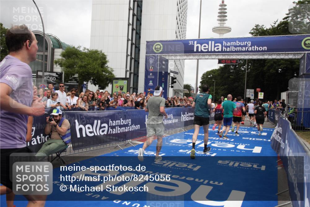 29.06.2025 - hella hamburg halbmarathon Michael Strokosch http://msf.ph/oto/8245056 29.06.2025 10:56:47 Ziel 3836, 4152, 6416, 6759, 7646, 8744, 8825, 8996, 9488, 11083, 11870, 14369, 14461, 15134, 15431, 15712, 16043, 16121, 17133, 17259, 18340, 18634, 18899 meine-sportfotos.de
