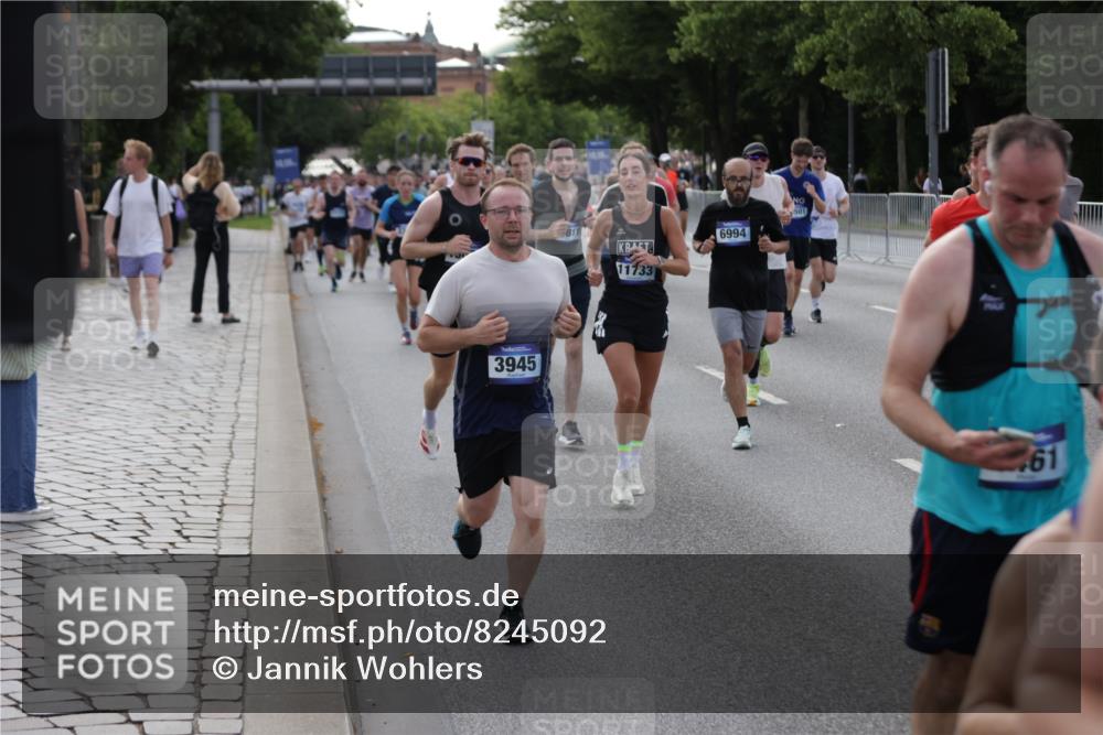 29.06.2025 - hella hamburg halbmarathon Jannik Wohlers http://msf.ph/oto/8245092 29.06.2025 09:55:20 Lombardsbrücke 1120, 1143, 1151, 1267, 1461, 1630, 2284, 2706, 2708, 2718, 2884, 3087, 3213, 3399, 3654, 3692, 3945, 3985, 4033, 4088, 4127, 4324, 4345, 4346, 4601, 4847, 4890, 4938, 5421, 5459, 5915, 6009, 6054, 6421, 6481, 6532, 6691, 6994, 7056, 7269, 7367, 8216, 8234, 8302, 8390, 8577, 8856, 8927, 8977, 9386, 9491, 9786, 9934, 10115, 10603, 10811, 10988, 11309, 11356, 11733, 11819, 11977, 12149, 12277, 12379, 12450, 12519, 13032, 13073, 13799, 13807, 13894, 13996, 14239 meine-sportfotos.de