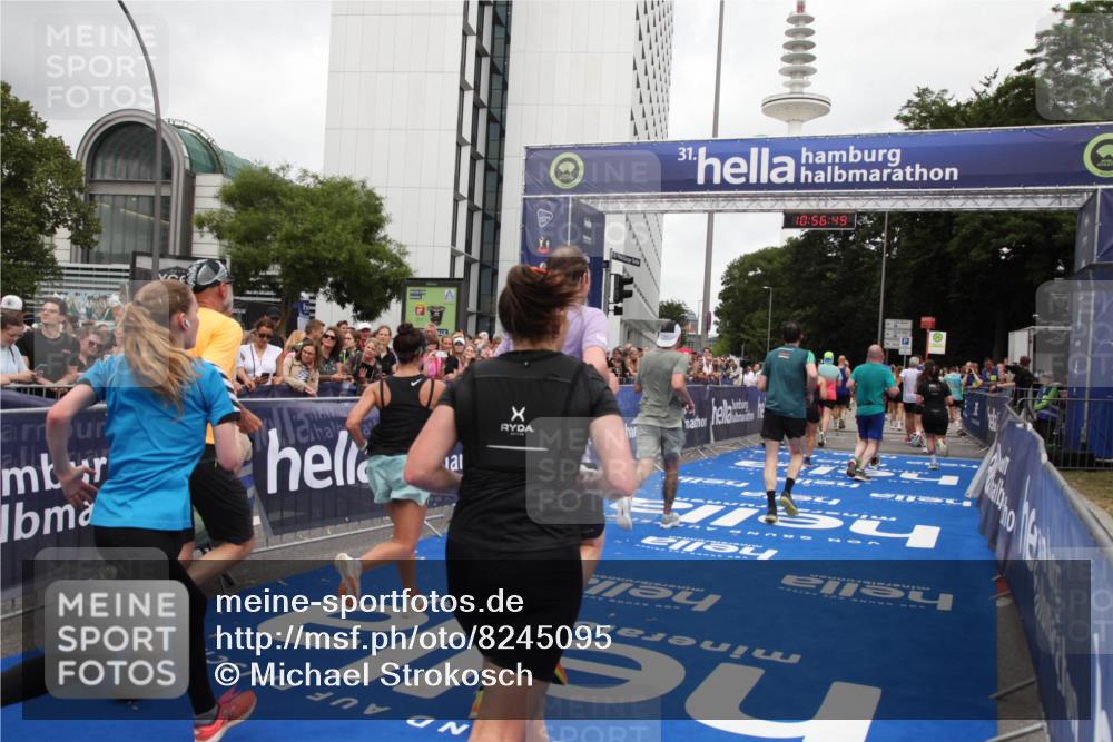 29.06.2025 - hella hamburg halbmarathon Michael Strokosch http://msf.ph/oto/8245095 29.06.2025 10:56:48 Ziel 2378, 3836, 4152, 7646, 8744, 8825, 8996, 9488, 11083, 11870, 14369, 14461, 15134, 15431, 15712, 16043, 16121, 17133, 18340, 18634, 18899 meine-sportfotos.de
