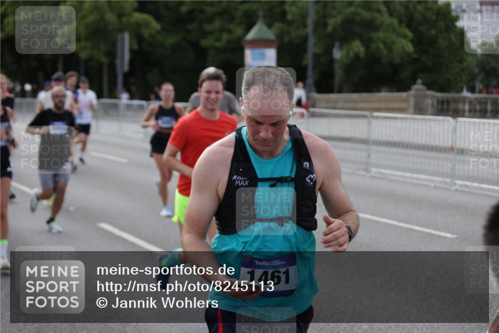 29.06.2025 - hella hamburg halbmarathon Jannik Wohlers http://msf.ph/oto/8245113 29.06.2025 09:55:20 Lombardsbrücke 1120, 1143, 1151, 1267, 1461, 1630, 2284, 2706, 2708, 2718, 2884, 3087, 3213, 3399, 3654, 3692, 3945, 3985, 4033, 4088, 4127, 4324, 4345, 4346, 4601, 4847, 4890, 4938, 5421, 5459, 5915, 6009, 6054, 6421, 6481, 6532, 6691, 6994, 7056, 7269, 7367, 8216, 8234, 8302, 8390, 8577, 8856, 8927, 8977, 9386, 9491, 9786, 9934, 10115, 10603, 10811, 10988, 11309, 11356, 11733, 11819, 11977, 12149, 12277, 12379, 12450, 12519, 13032, 13073, 13799, 13807, 13894, 13996, 14239 meine-sportfotos.de