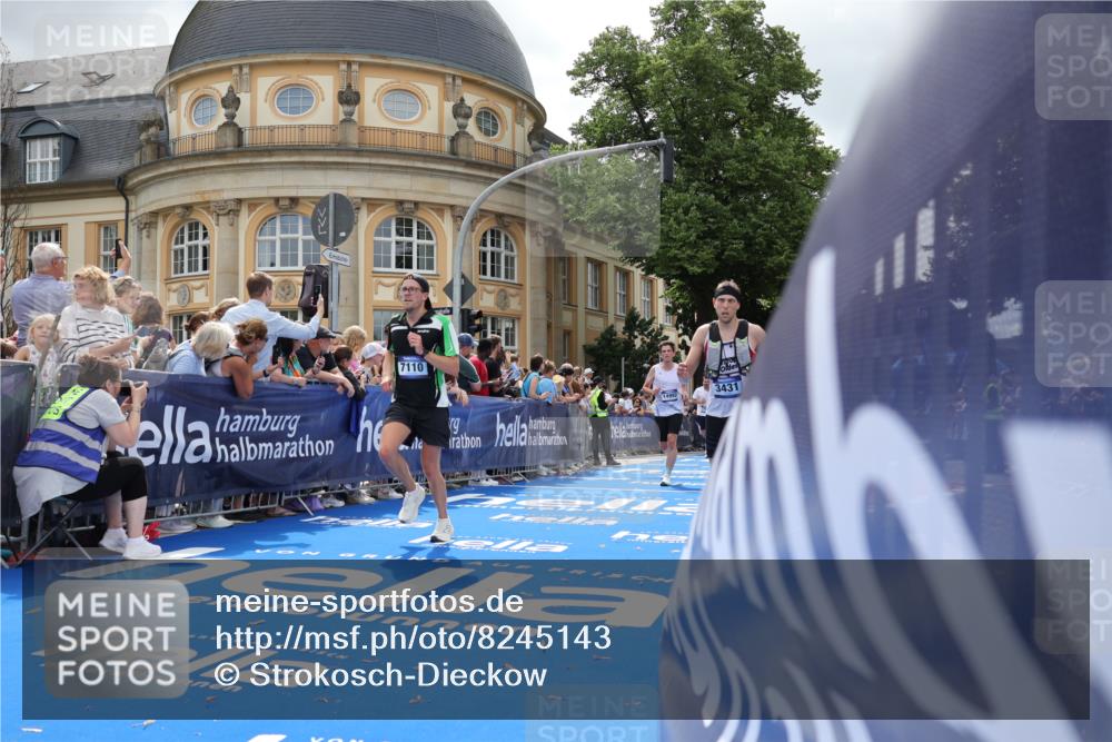 29.06.2025 - hella hamburg halbmarathon Strokosch-Dieckow http://msf.ph/oto/8245143 29.06.2025 10:38:24 Ziel 1042, 1710, 2745, 3014, 3431, 3790, 6095, 7110, 8571, 14992, 16075, 16280, 18357, 18761 meine-sportfotos.de