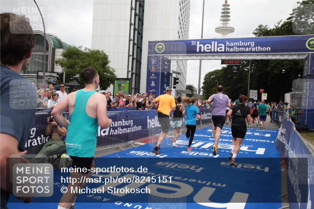 29.06.2025 - hella hamburg halbmarathon Michael Strokosch http://msf.ph/oto/8245151 29.06.2025 10:56:49 Ziel 2378, 3836, 4152, 7646, 8825, 8996, 9488, 11083, 11870, 13816, 14369, 14461, 15134, 15431, 15712, 16008, 16009, 16043, 16121, 17133, 18634 meine-sportfotos.de