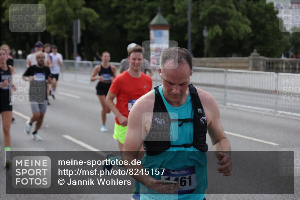 29.06.2025 - hella hamburg halbmarathon Jannik Wohlers http://msf.ph/oto/8245157 29.06.2025 09:55:20 Lombardsbrücke 1120, 1143, 1151, 1267, 1461, 1630, 2284, 2706, 2708, 2718, 2884, 3087, 3213, 3399, 3654, 3692, 3945, 3985, 4033, 4088, 4127, 4324, 4345, 4346, 4601, 4847, 4890, 4938, 5421, 5459, 5915, 6009, 6054, 6421, 6481, 6532, 6691, 6994, 7056, 7269, 7367, 8216, 8234, 8302, 8390, 8577, 8856, 8927, 8977, 9386, 9491, 9786, 9934, 10115, 10603, 10811, 10988, 11309, 11356, 11733, 11819, 11977, 12149, 12277, 12379, 12450, 12519, 13032, 13073, 13799, 13807, 13894, 13996, 14239 meine-sportfotos.de