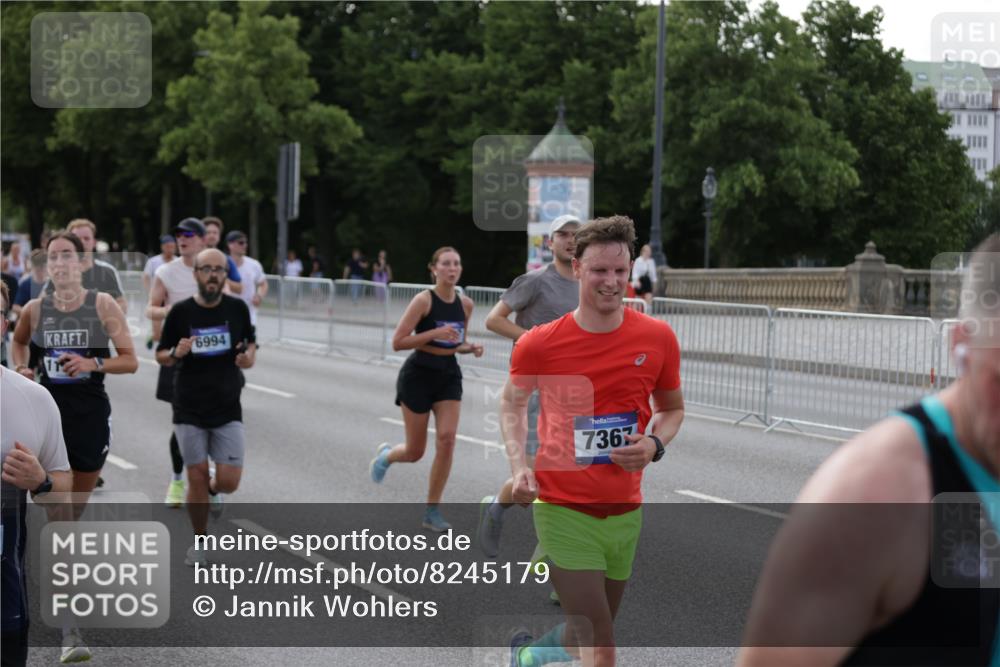 29.06.2025 - hella hamburg halbmarathon Jannik Wohlers http://msf.ph/oto/8245179 29.06.2025 09:55:21 Lombardsbrücke 1120, 1143, 1151, 1267, 1461, 1630, 2284, 2706, 2708, 2718, 2884, 3087, 3213, 3399, 3654, 3692, 3945, 3985, 4033, 4088, 4127, 4324, 4345, 4346, 4601, 4847, 4890, 4938, 5421, 5459, 6009, 6054, 6421, 6481, 6691, 6994, 7056, 7100, 7269, 7367, 8216, 8234, 8302, 8390, 8577, 8977, 9386, 9491, 9551, 9786, 9934, 10115, 10603, 10811, 11309, 11356, 11733, 11819, 11977, 12149, 12277, 12379, 12450, 12519, 13032, 13073, 13799, 13807, 13894, 13996, 14239 meine-sportfotos.de