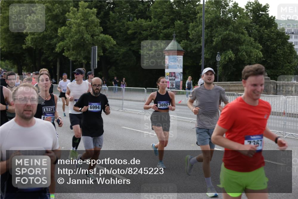 29.06.2025 - hella hamburg halbmarathon Jannik Wohlers http://msf.ph/oto/8245223 29.06.2025 09:55:21 Lombardsbrücke 1120, 1143, 1151, 1267, 1461, 1630, 2284, 2706, 2708, 2718, 2884, 3087, 3213, 3399, 3654, 3692, 3945, 3985, 4033, 4088, 4127, 4324, 4345, 4346, 4601, 4847, 4890, 4938, 5421, 5459, 6009, 6054, 6421, 6481, 6691, 6994, 7056, 7100, 7269, 7367, 8216, 8234, 8302, 8390, 8577, 8977, 9386, 9491, 9551, 9786, 9934, 10115, 10603, 10811, 11309, 11356, 11733, 11819, 11977, 12149, 12277, 12379, 12450, 12519, 13032, 13073, 13799, 13807, 13894, 13996, 14239 meine-sportfotos.de