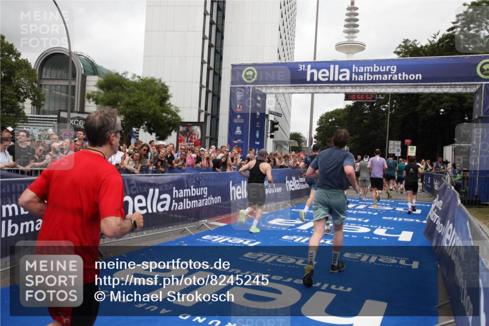 29.06.2025 - hella hamburg halbmarathon Michael Strokosch http://msf.ph/oto/8245245 29.06.2025 10:56:50 Ziel 2378, 3836, 7646, 8825, 8996, 9488, 11870, 13816, 14369, 14461, 15134, 15431, 15712, 16008, 16009, 16043, 16121, 17133, 18634 meine-sportfotos.de