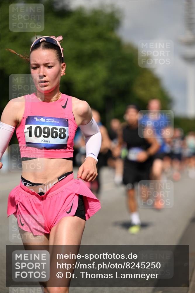 29.06.2025 - hella hamburg halbmarathon Dr. Thomas Lammeyer http://msf.ph/oto/8245250 29.06.2025 09:51:22 Kennedybrücke 1164, 1385, 1562, 1644, 1743, 2196, 2296, 4602, 4860, 5091, 5092, 5315, 5923, 6684, 6990, 8362, 8901, 9178, 9944, 10384, 10900, 10968, 11202, 11227 meine-sportfotos.de