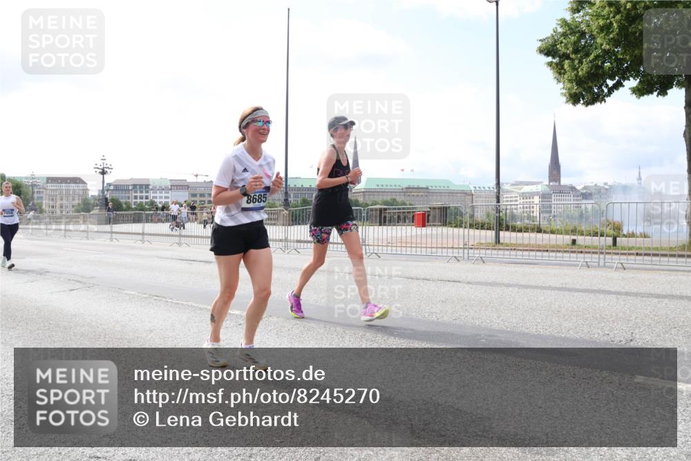 29.06.2025 - hella hamburg halbmarathon Lena Gebhardt http://msf.ph/oto/8245270 29.06.2025 10:09:57 Lombardsbrücke 1052, 1456, 1483, 1513, 1548, 1823, 3921, 4592, 5511, 7058, 7081, 7333, 7636, 8090, 8219, 8685, 8890, 9150, 9297, 9306, 9366, 9434, 9674, 9781, 9988, 10036, 10943, 11027, 12255, 12509, 12567, 13739, 16191, 16445, 16455, 16688, 16872, 16918, 17148, 17630, 17899, 18076, 18196, 18440, 18707, 19242 meine-sportfotos.de