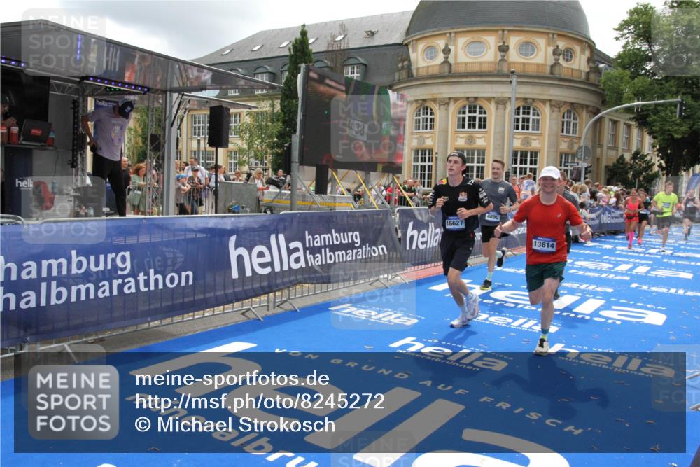 29.06.2025 - hella hamburg halbmarathon Michael Strokosch http://msf.ph/oto/8245272 29.06.2025 10:49:09 Ziel 4832, 4847, 4890, 6389, 7297, 8302, 8821, 10184, 13614, 16414, 16627, 17173, 17632, 18598, 18842 meine-sportfotos.de