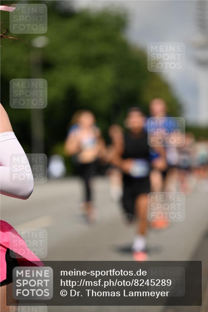 29.06.2025 - hella hamburg halbmarathon Dr. Thomas Lammeyer http://msf.ph/oto/8245289 29.06.2025 09:51:23 Kennedybrücke 1164, 1385, 1562, 1644, 1743, 2196, 2296, 4602, 4860, 5091, 5092, 5315, 5923, 6684, 6990, 8362, 8901, 9178, 9944, 10384, 10900, 10968, 11202, 11227 meine-sportfotos.de
